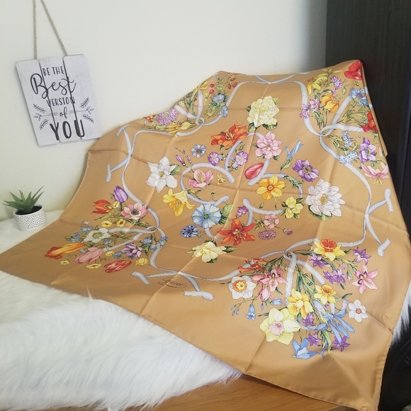 NWT Authentic Gucci floral scarf - Picture 1 of 9